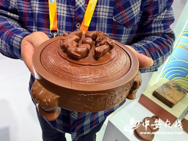 博：安徽元素闪耀进博会瓦力游戏试玩“徽”动进