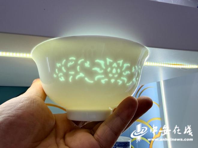 博：安徽元素闪耀进博会瓦力游戏试玩“徽”动进(图3)