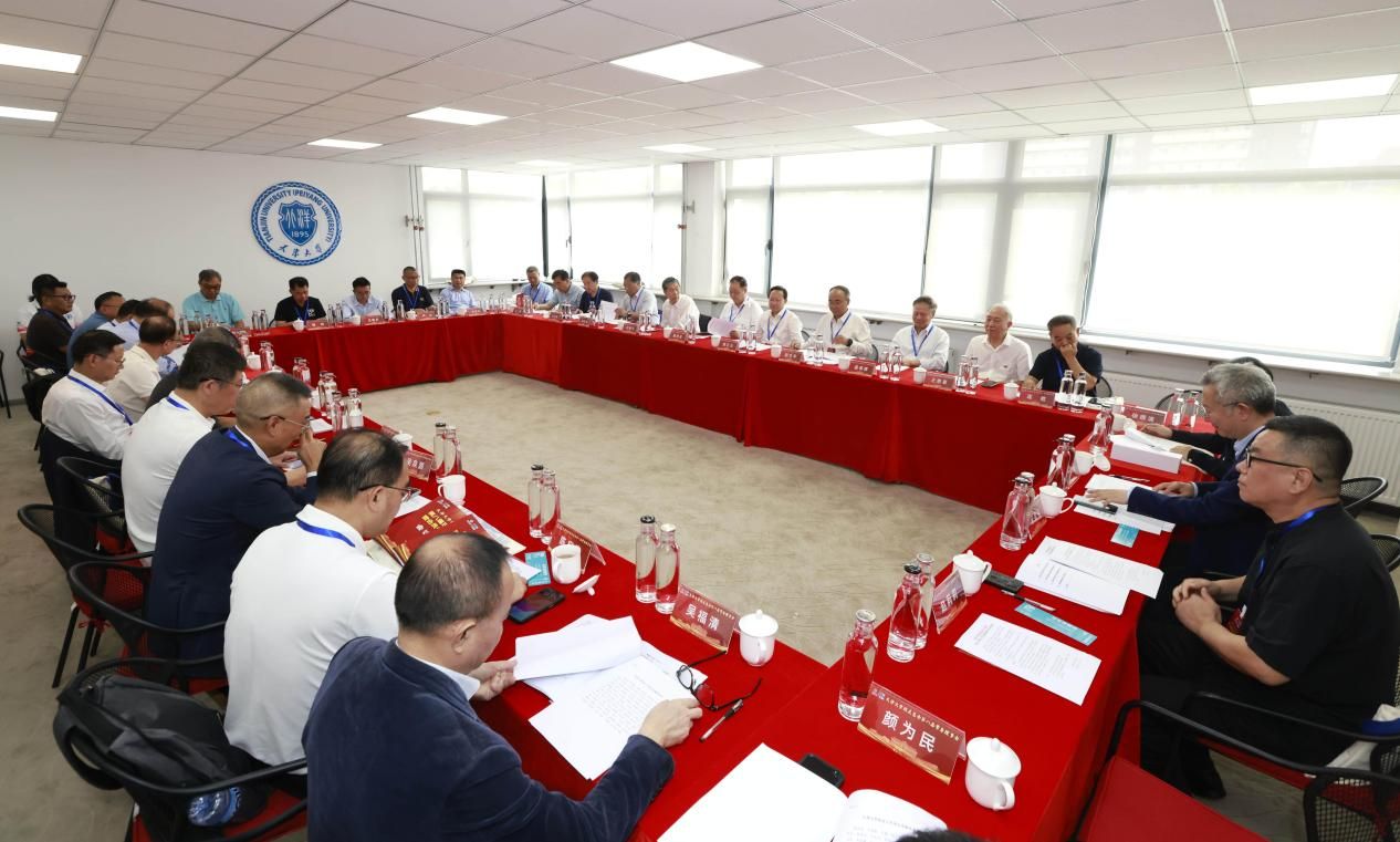 友共庆百卅华诞 助力母校发展瓦力棋牌试玩天津大学海内外校(图2)