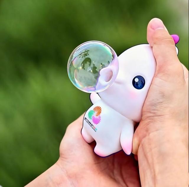 断货的爆款吉祥物消费“破圈”瓦力棋牌十五运IP生意经：卖(图3)