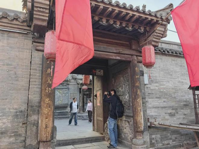 远扬！其中一位说：“见义勇为者请进来关说词讼者滚出去”…瓦力棋牌大同有处“新生”的“县长大院”因两位民国县长声名(图6)